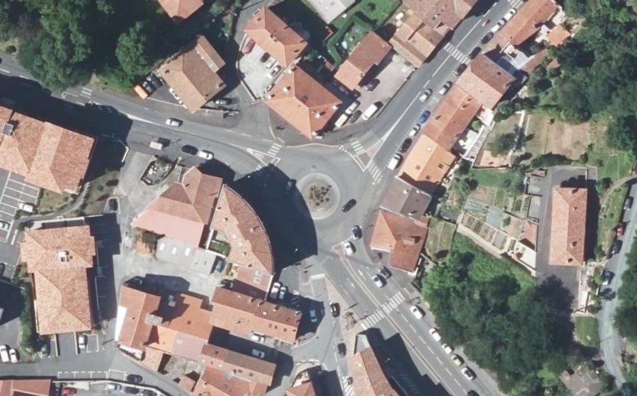 Vue aérienne du Rond-point anonyme n°207765637