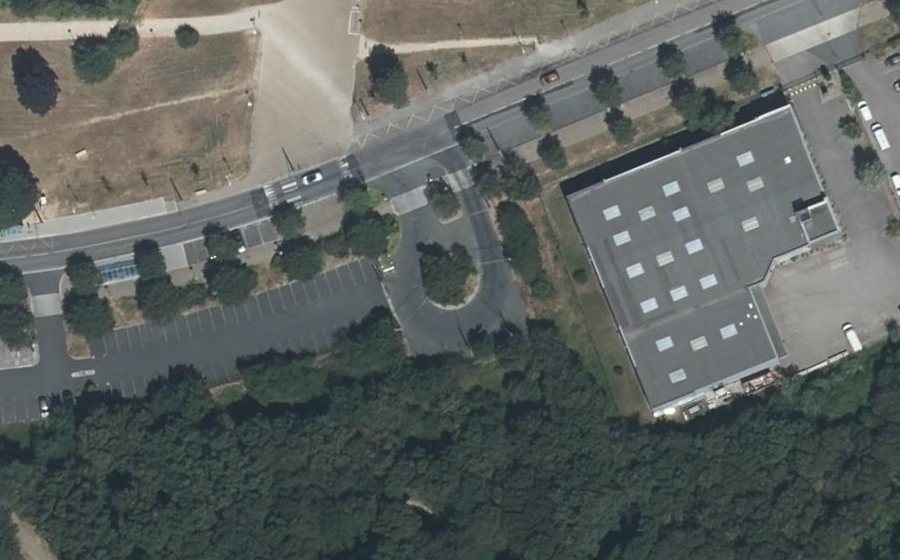 Vue aérienne du Rond-point anonyme n°207837681