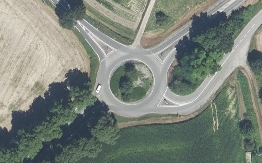 Vue aérienne du Rond-point anonyme n°207837927