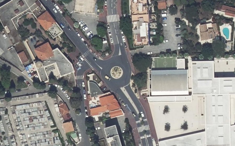 Vue aérienne du Rond-point anonyme n°207962802