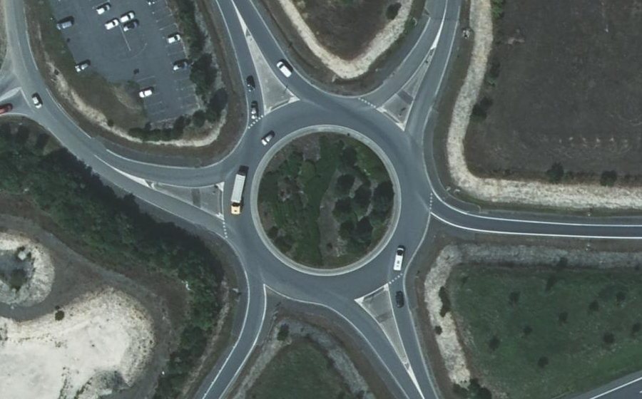 Vue aérienne du Rond-point anonyme n°208027047