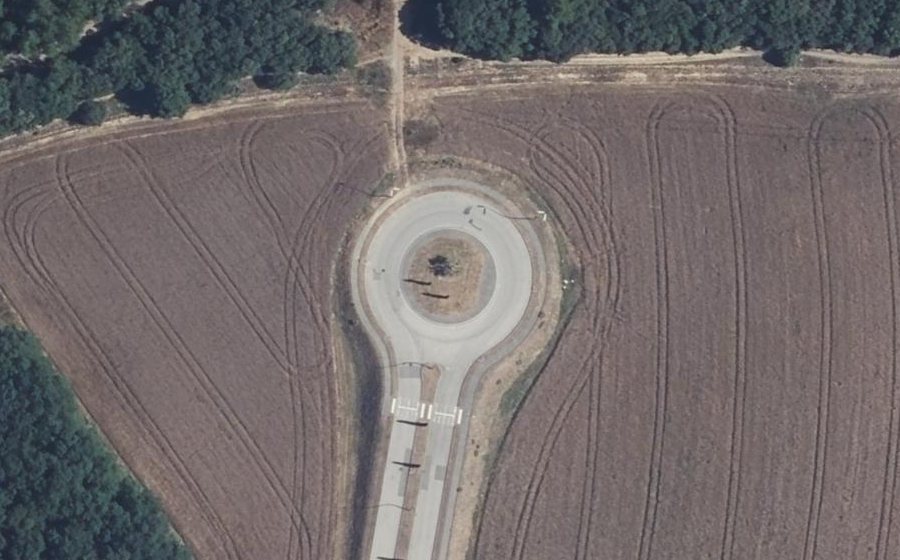 Vue aérienne du Rond-point anonyme n°208120470