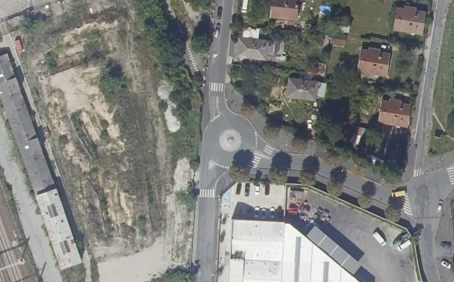 Vue aérienne du Rond-point anonyme n°208215288