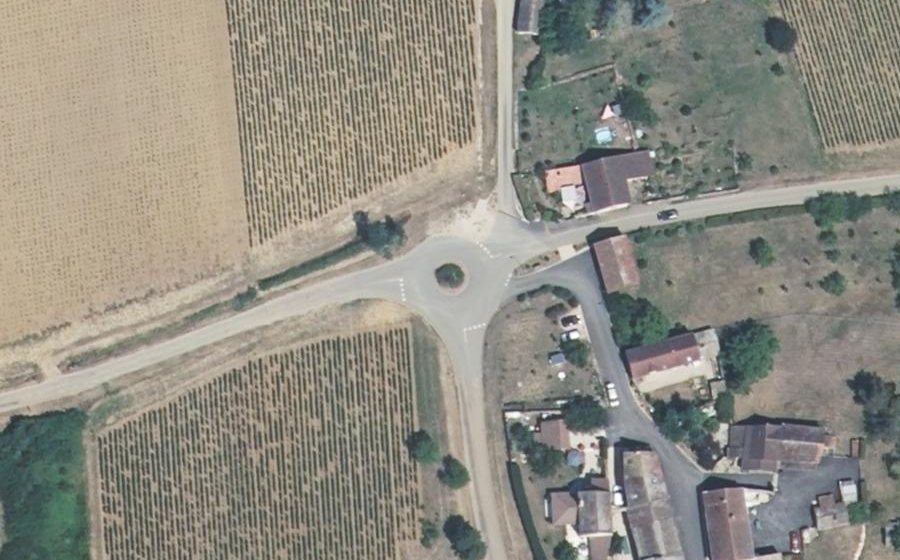 Vue aérienne du Rond-point anonyme n°208451312