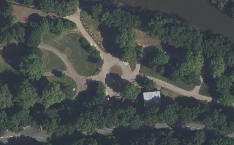 Vue aérienne du Rond-point anonyme n°208465145