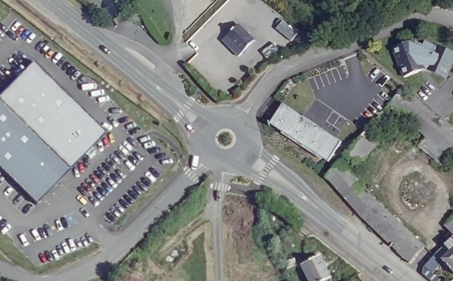 Vue aérienne du Rond-point anonyme n°208490114