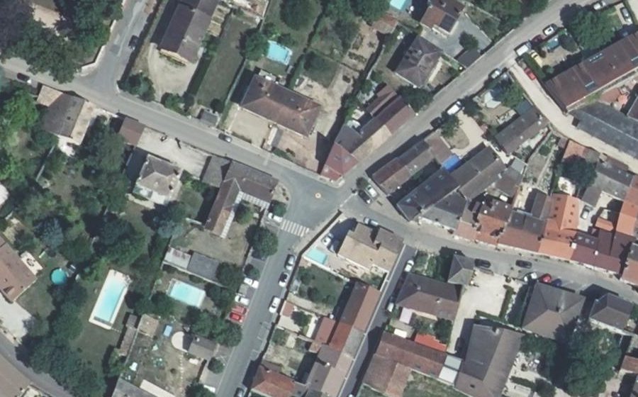 Vue aérienne du Rond-point anonyme n°208559553