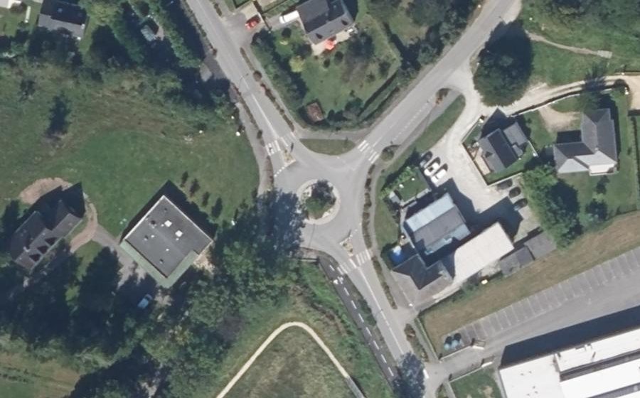 Vue aérienne du Rond-point anonyme n°208570645