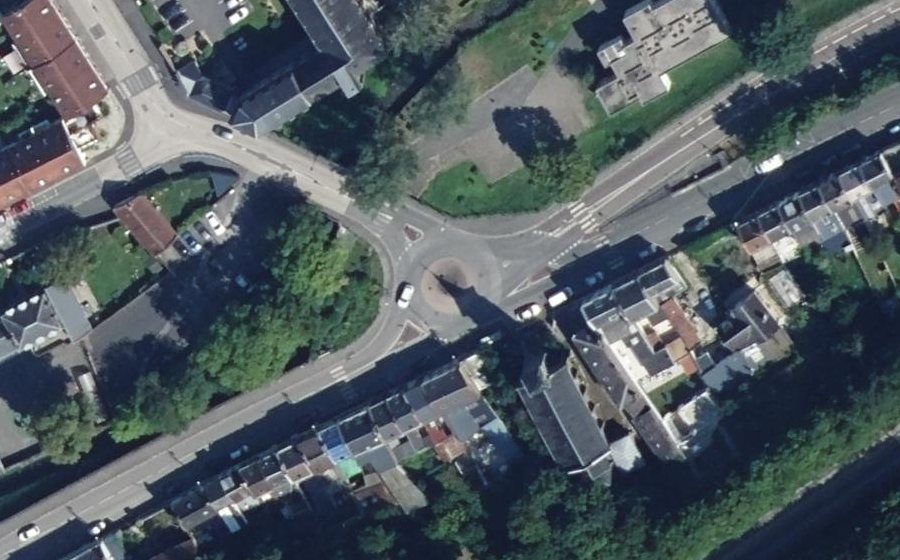 Vue aérienne du Rond-point anonyme n°208602908