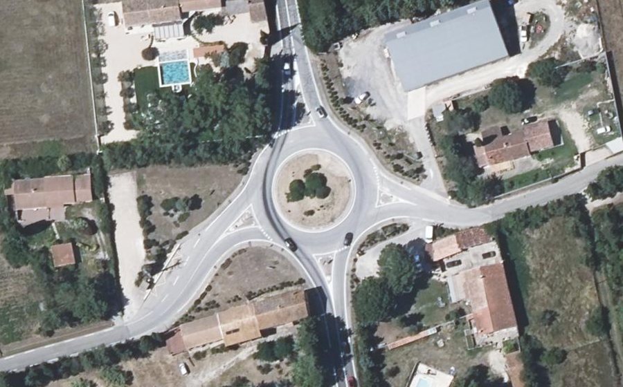 Vue aérienne du Rond-point anonyme n°208613487