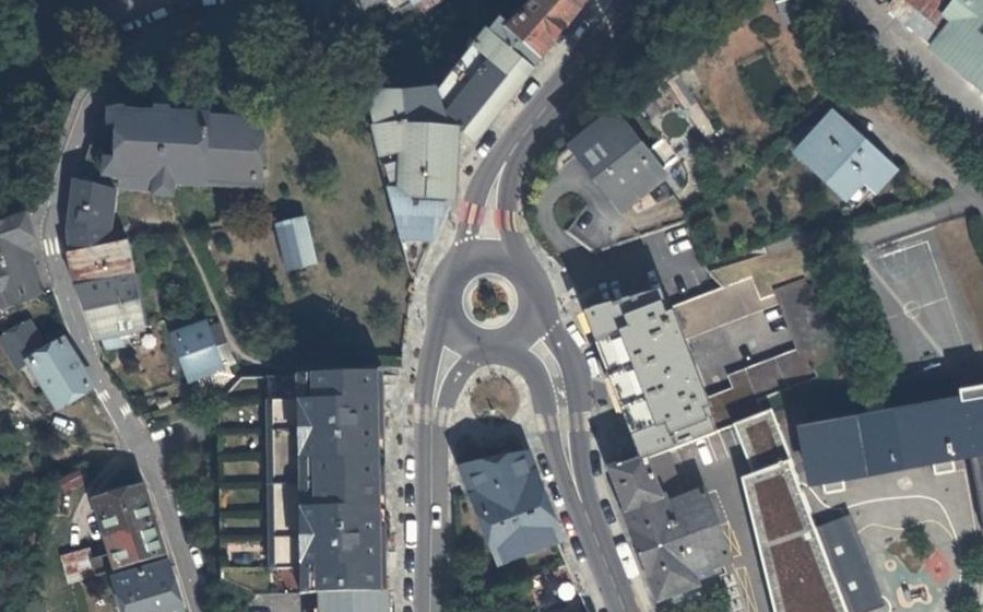 Vue aérienne du Rond-point anonyme n°208618758
