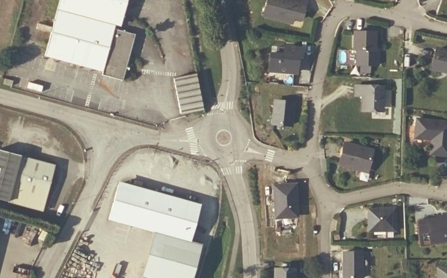 Vue aérienne du Rond-point anonyme n°208691804