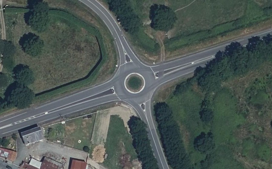 Vue aérienne du Rond-point anonyme n°208706470