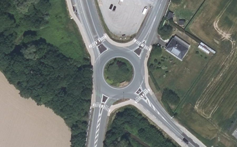 Vue aérienne du Rond-point anonyme n°208715581
