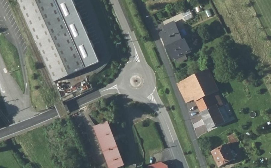 Vue aérienne du Rond-point anonyme n°208825957