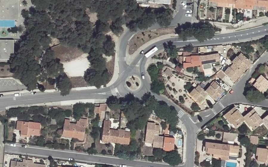 Vue aérienne du Rond-point anonyme n°208904592