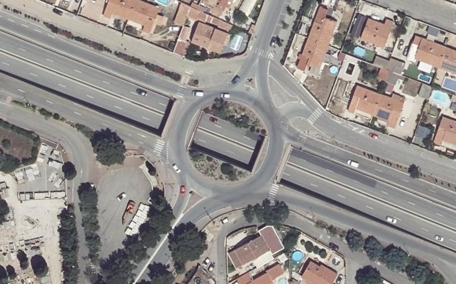 Vue aérienne du Rond-point anonyme n°208909323