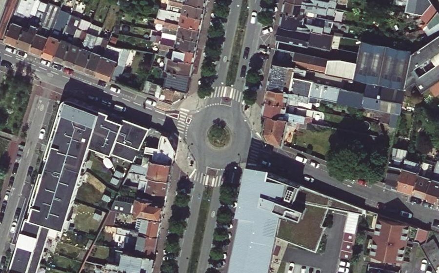 Vue aérienne du Rond-point anonyme n°209081829