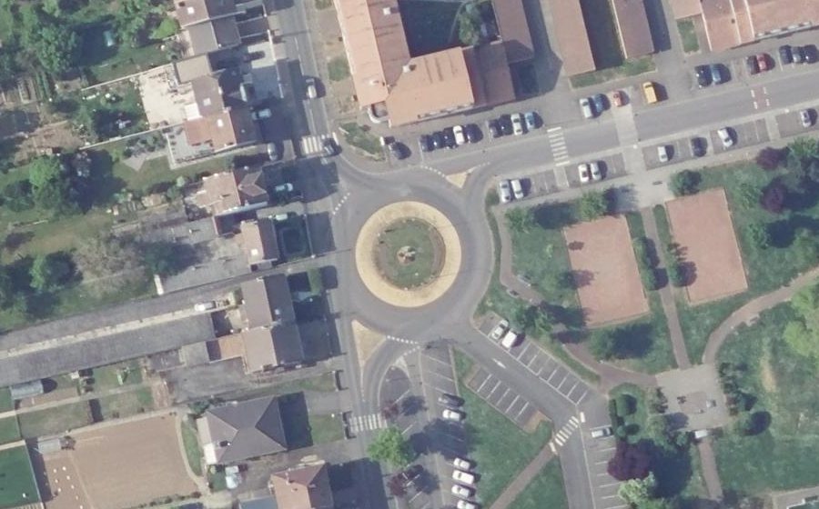 Vue aérienne du Rond-point anonyme n°209087129