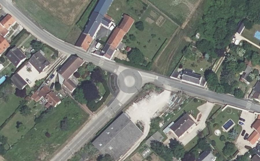 Vue aérienne du Rond-point anonyme n°209172530