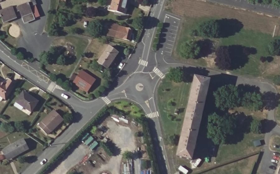 Vue aérienne du Rond-point anonyme n°209182948