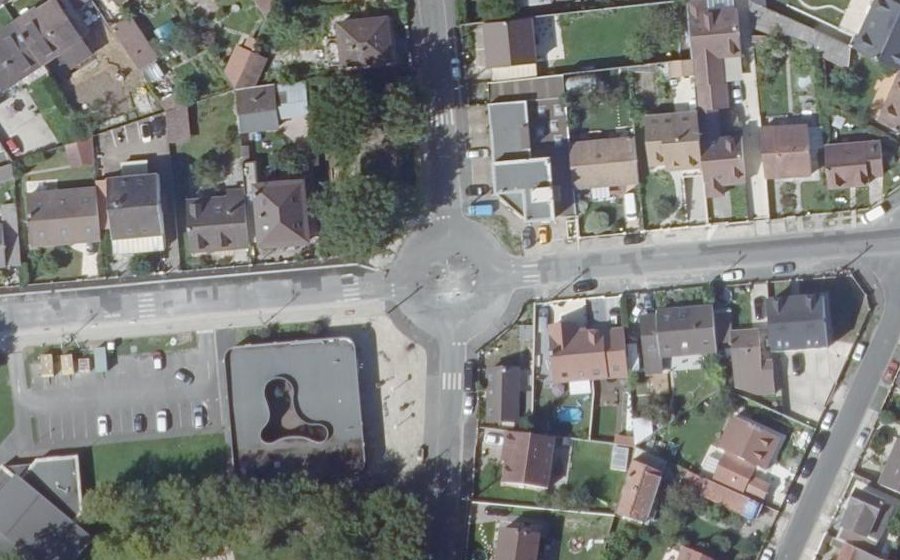 Vue aérienne du Rond-point anonyme n°209195990