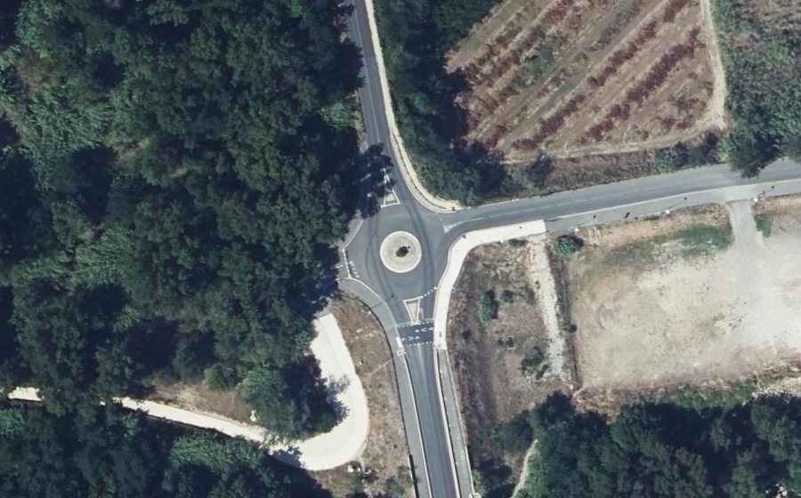Vue aérienne du Rond-point anonyme n°209248394