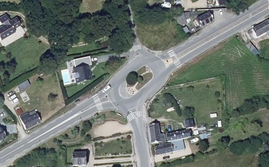 Vue aérienne du Rond-point anonyme n°209248619