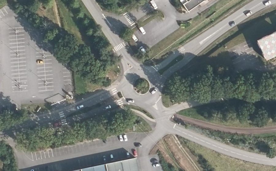 Vue aérienne du Rond-point anonyme n°209254813