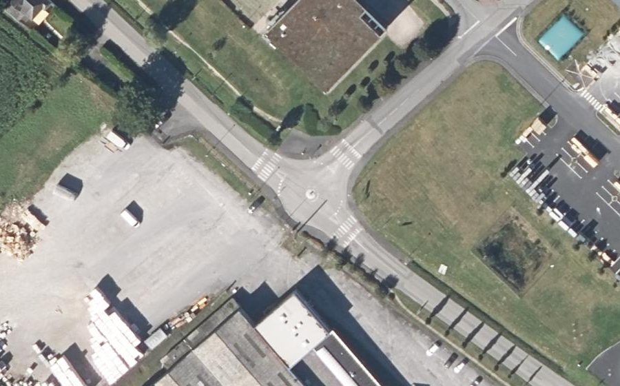 Vue aérienne du Rond-point anonyme n°209256616