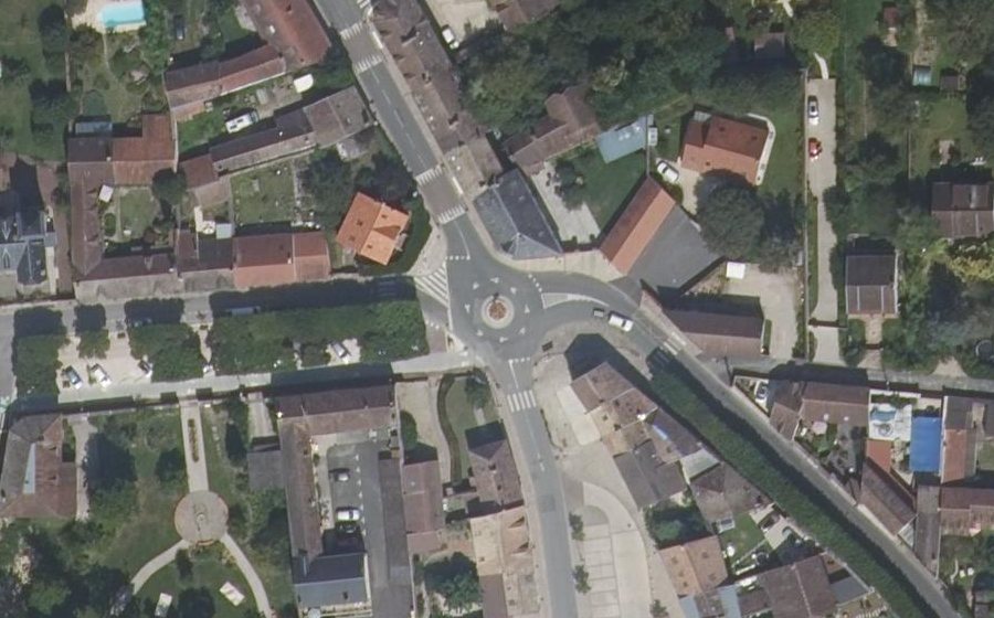Vue aérienne du Rond-point anonyme n°20936208