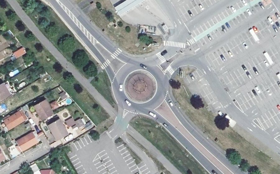 Vue aérienne du Rond-point anonyme n°20937347