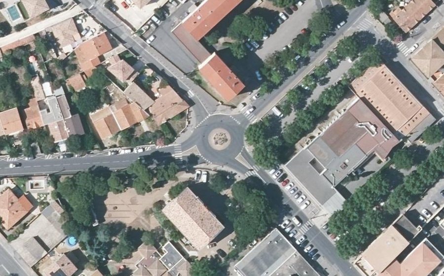 Vue aérienne du Rond-point anonyme n°209492245