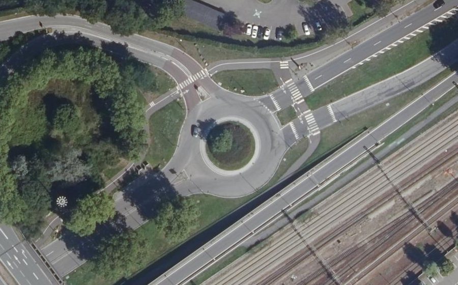 Vue aérienne du Rond-point anonyme n°209505406