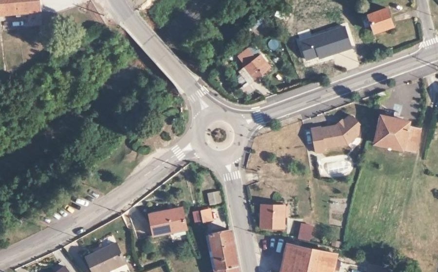 Vue aérienne du Rond-point anonyme n°209549517