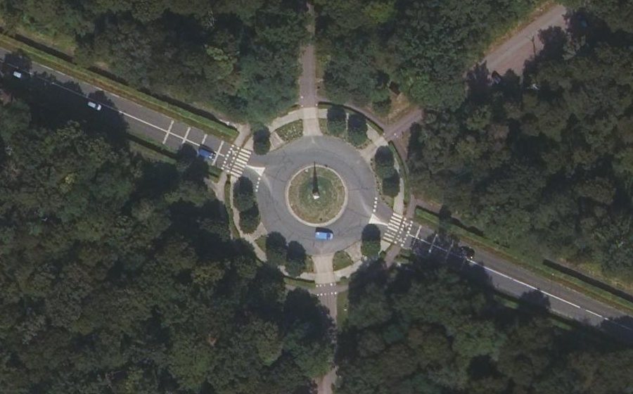 Vue aérienne du Rond-point anonyme n°209551282