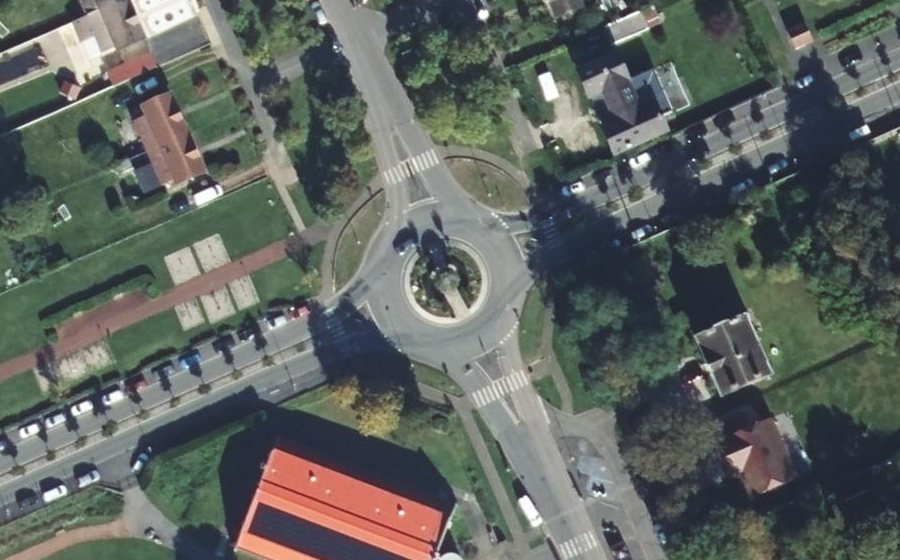 Vue aérienne du Rond-point anonyme n°209554967