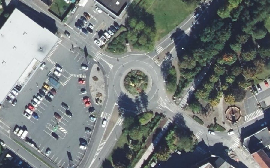 Vue aérienne du Rond-point anonyme n°209561370