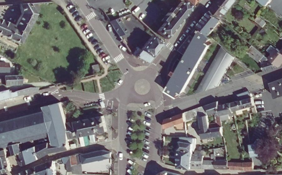 Vue aérienne du Rond-point anonyme n°209650749