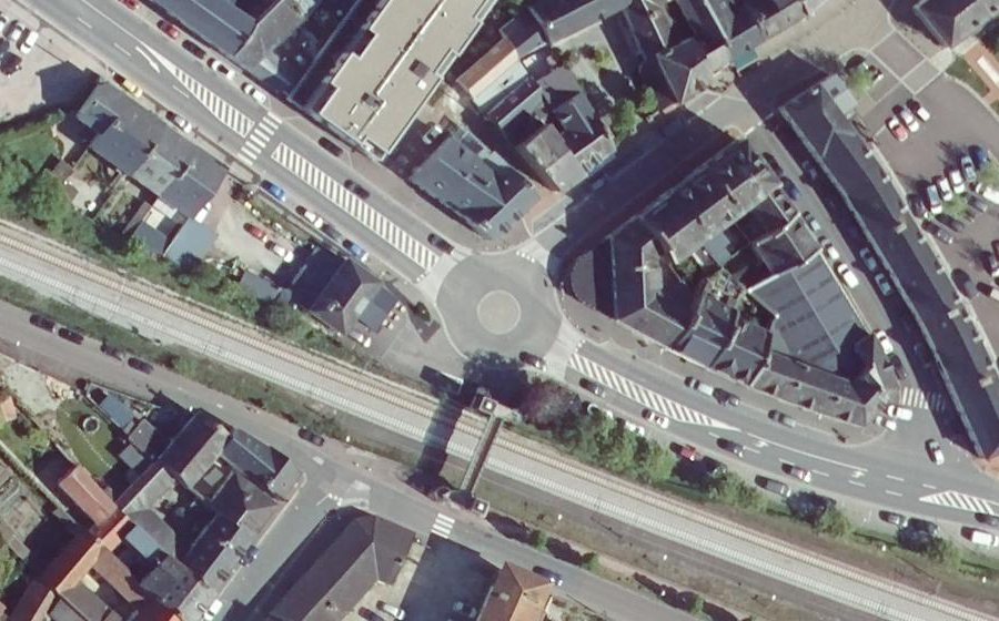 Vue aérienne du Rond-point anonyme n°209650782