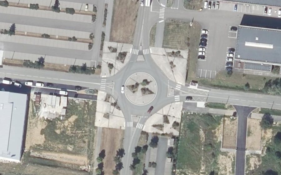 Vue aérienne du Rond-point anonyme n°209686642