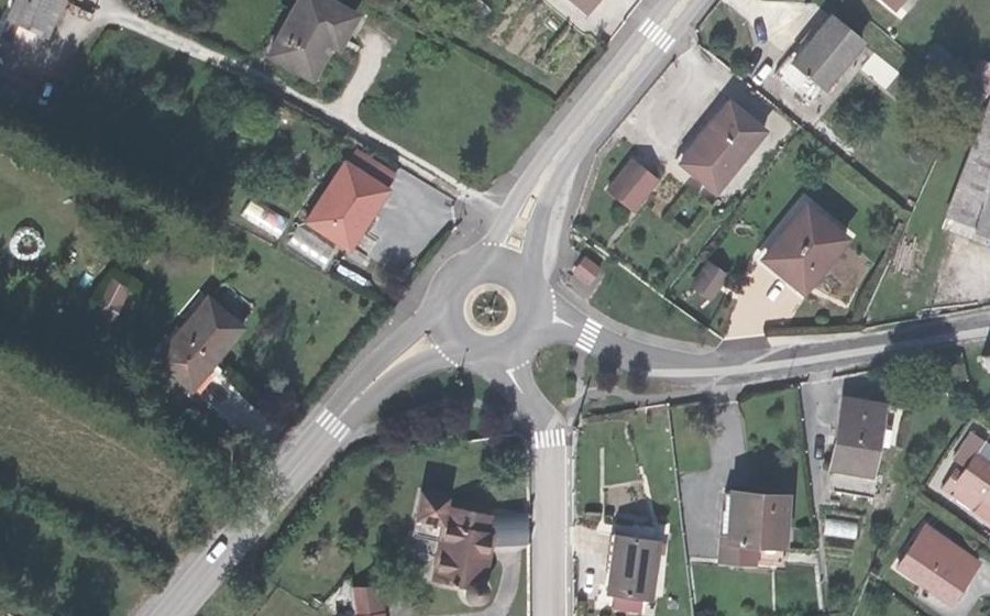 Vue aérienne du Rond-point anonyme n°209787101