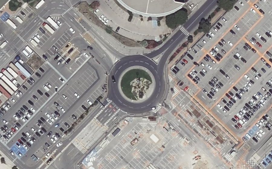 Vue aérienne du Rond-point anonyme n°209788572