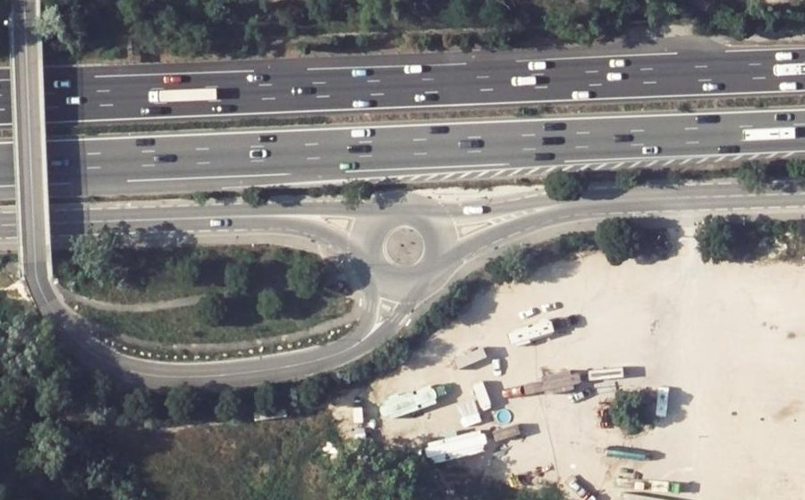 Vue aérienne du Rond-point anonyme n°209817052