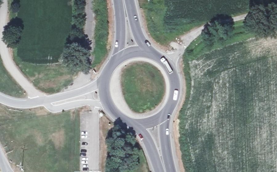 Vue aérienne du Rond-point anonyme n°209878451
