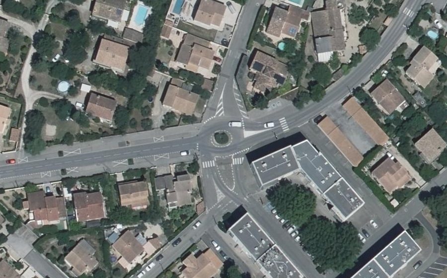 Vue aérienne du Rond-point anonyme n°209937131
