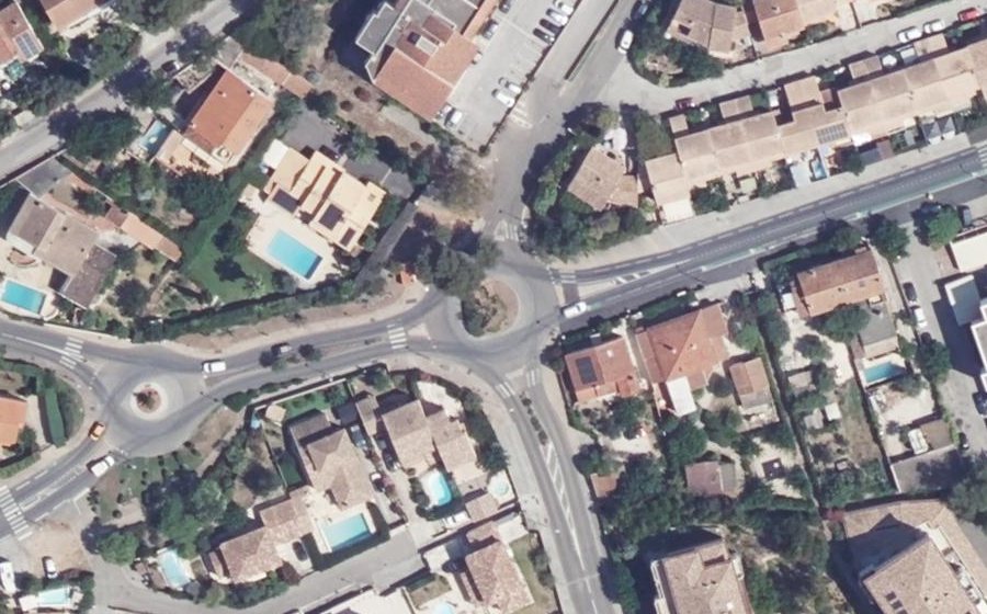 Vue aérienne du Rond-point anonyme n°210176879