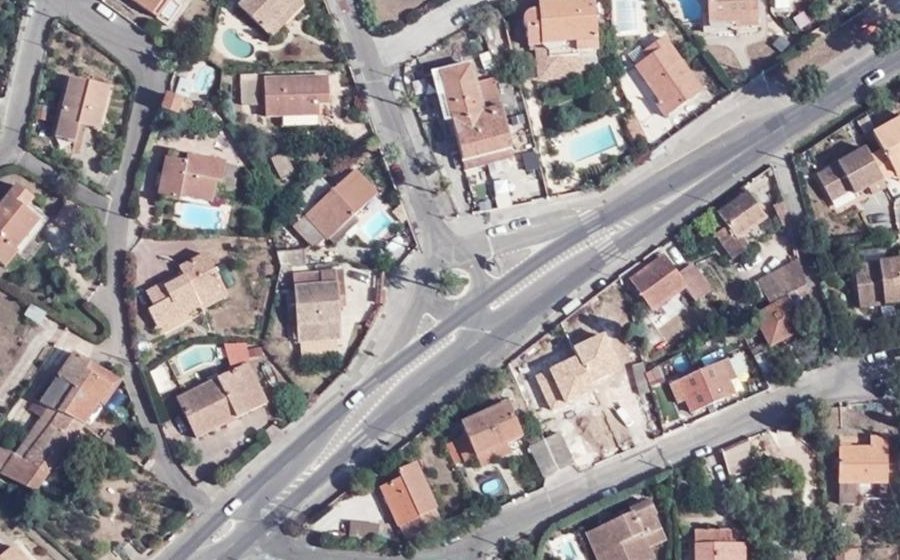 Vue aérienne du Rond-point anonyme n°210201513