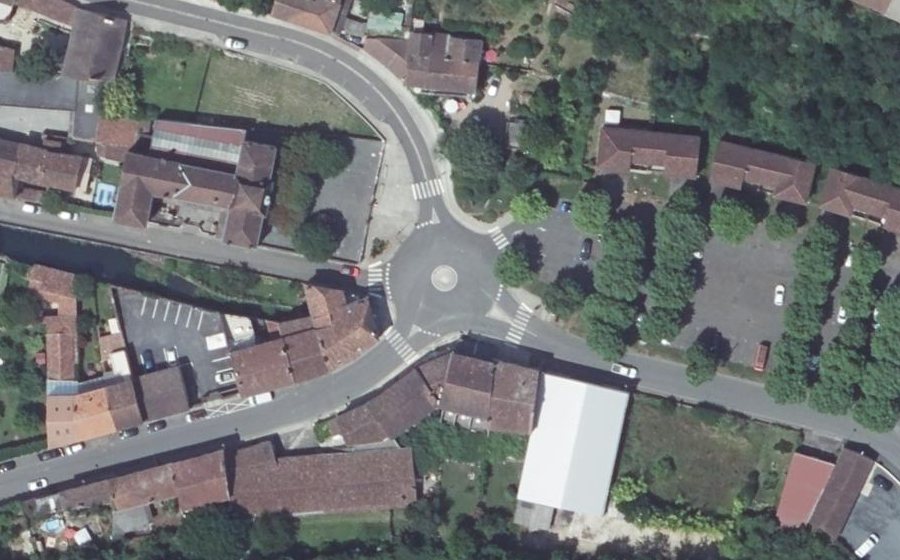 Vue aérienne du Rond-point anonyme n°210216746
