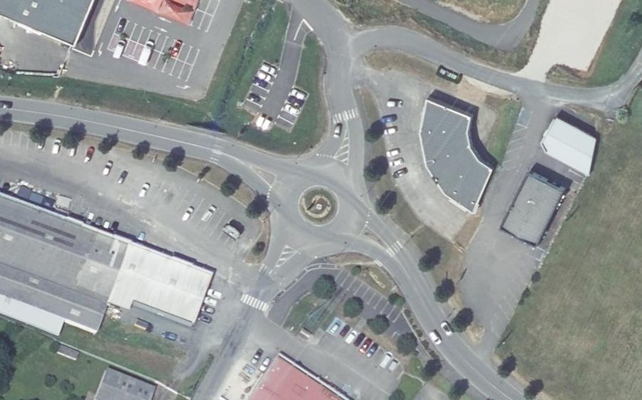 Vue aérienne du Rond-point anonyme n°210219325
